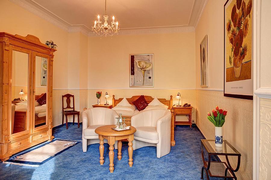 Stadthotel Detmold Eksteriør billede